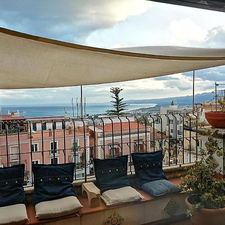 Aly Art Apartment Taormina Duomo, Gulf & Etna View Eksteriør bilde