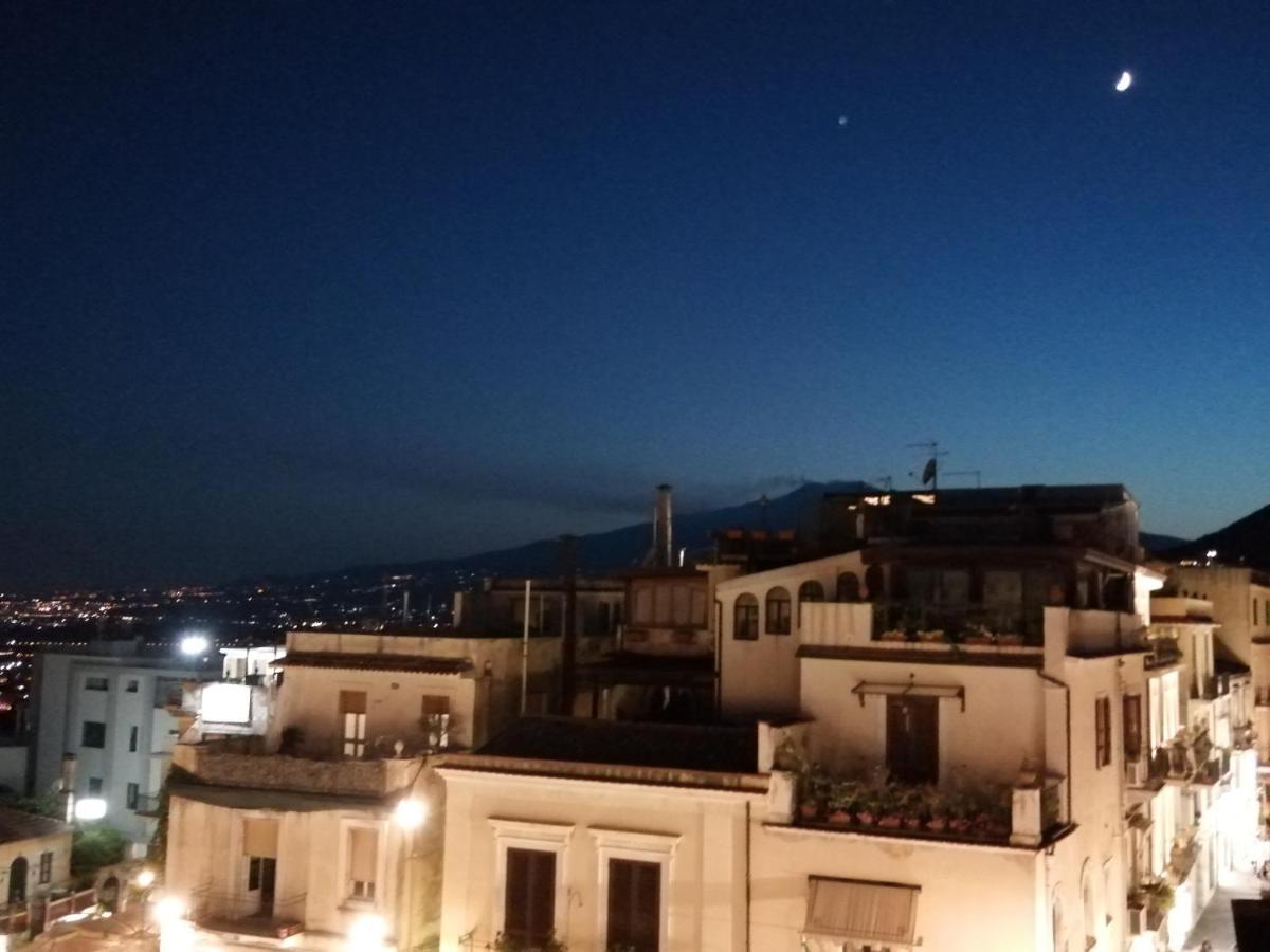 Aly Art Apartment Taormina Duomo, Gulf & Etna View Eksteriør bilde
