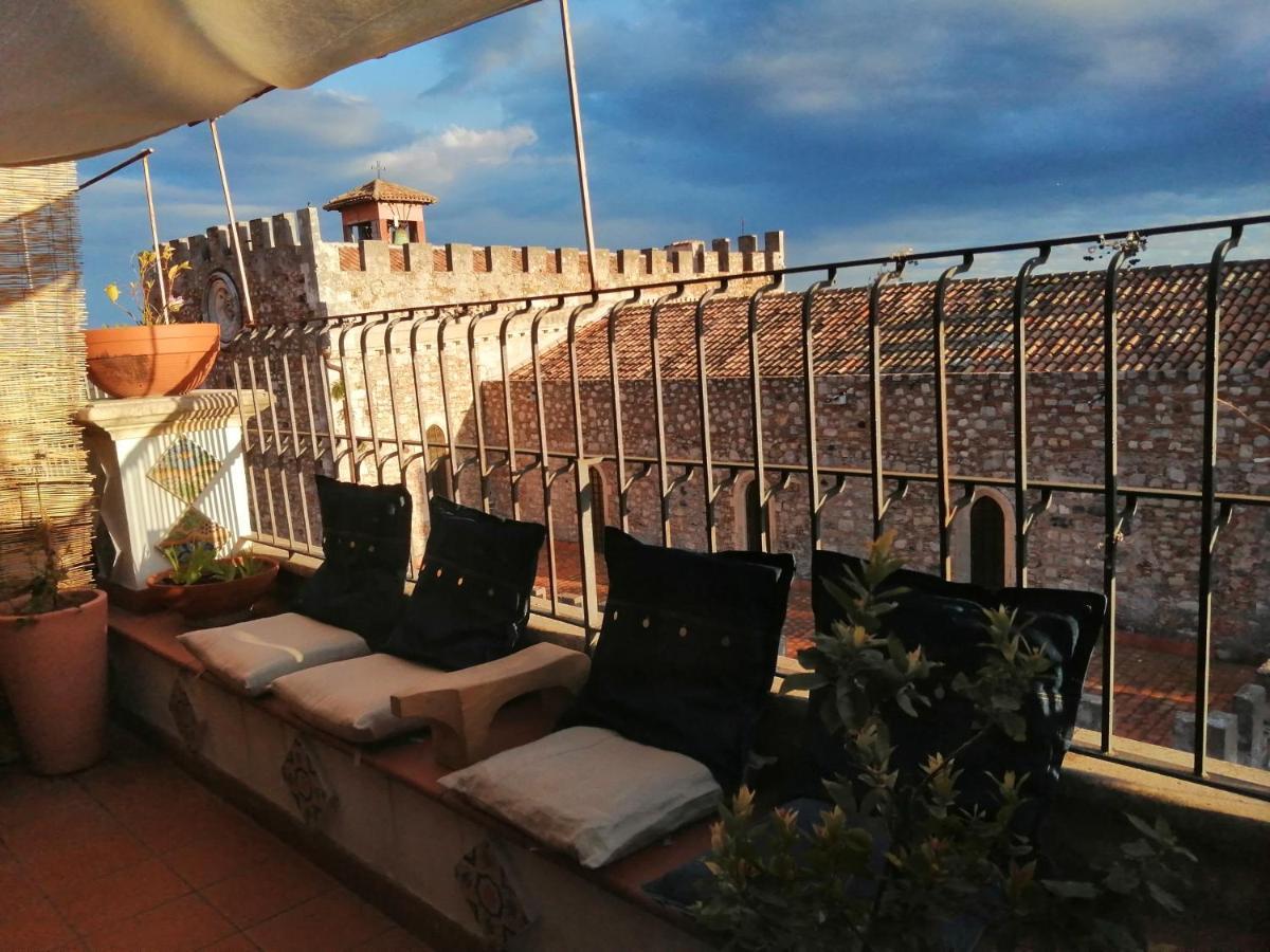 Aly Art Apartment Taormina Duomo, Gulf & Etna View Eksteriør bilde