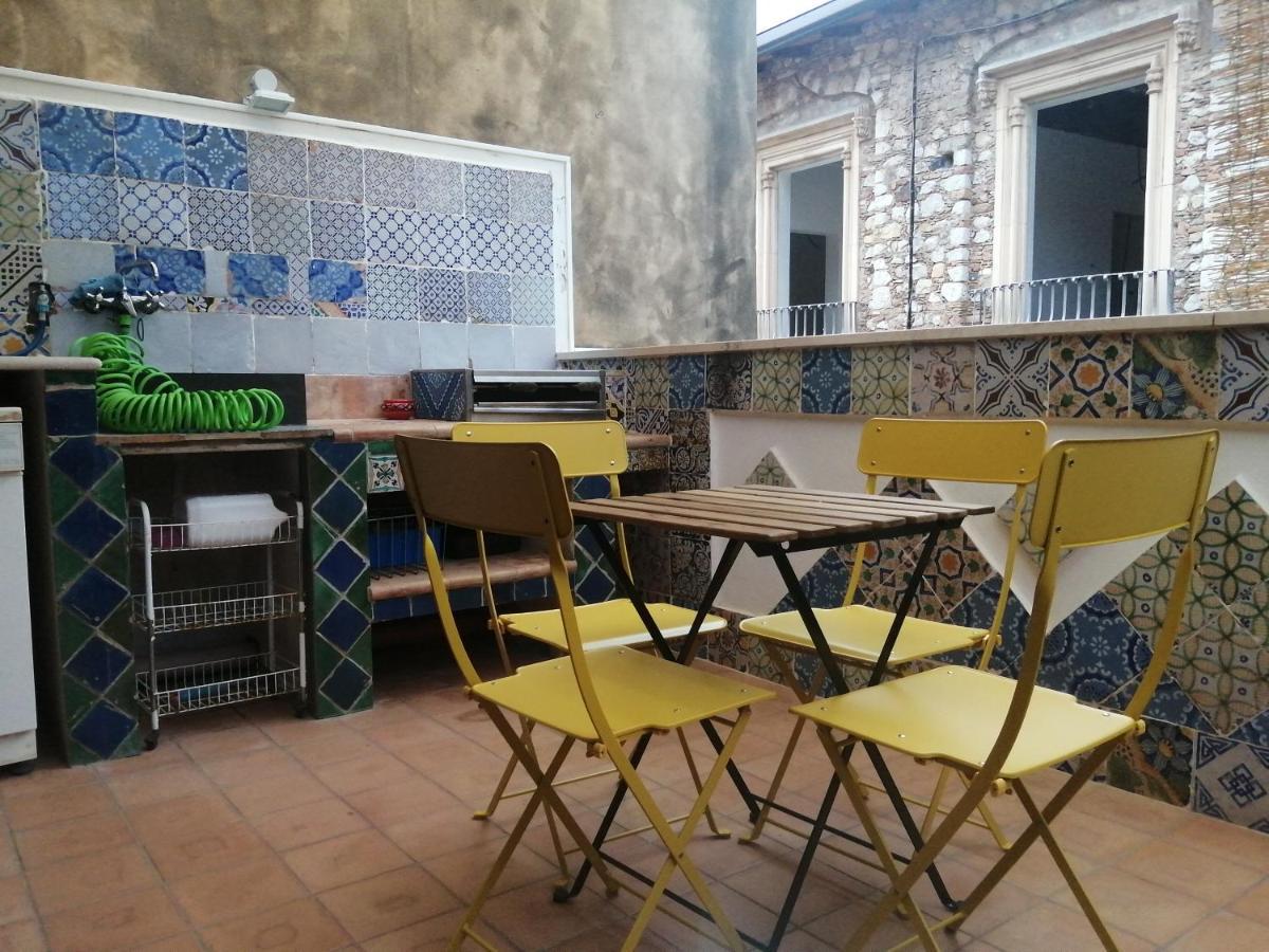 Aly Art Apartment Taormina Duomo, Gulf & Etna View Eksteriør bilde
