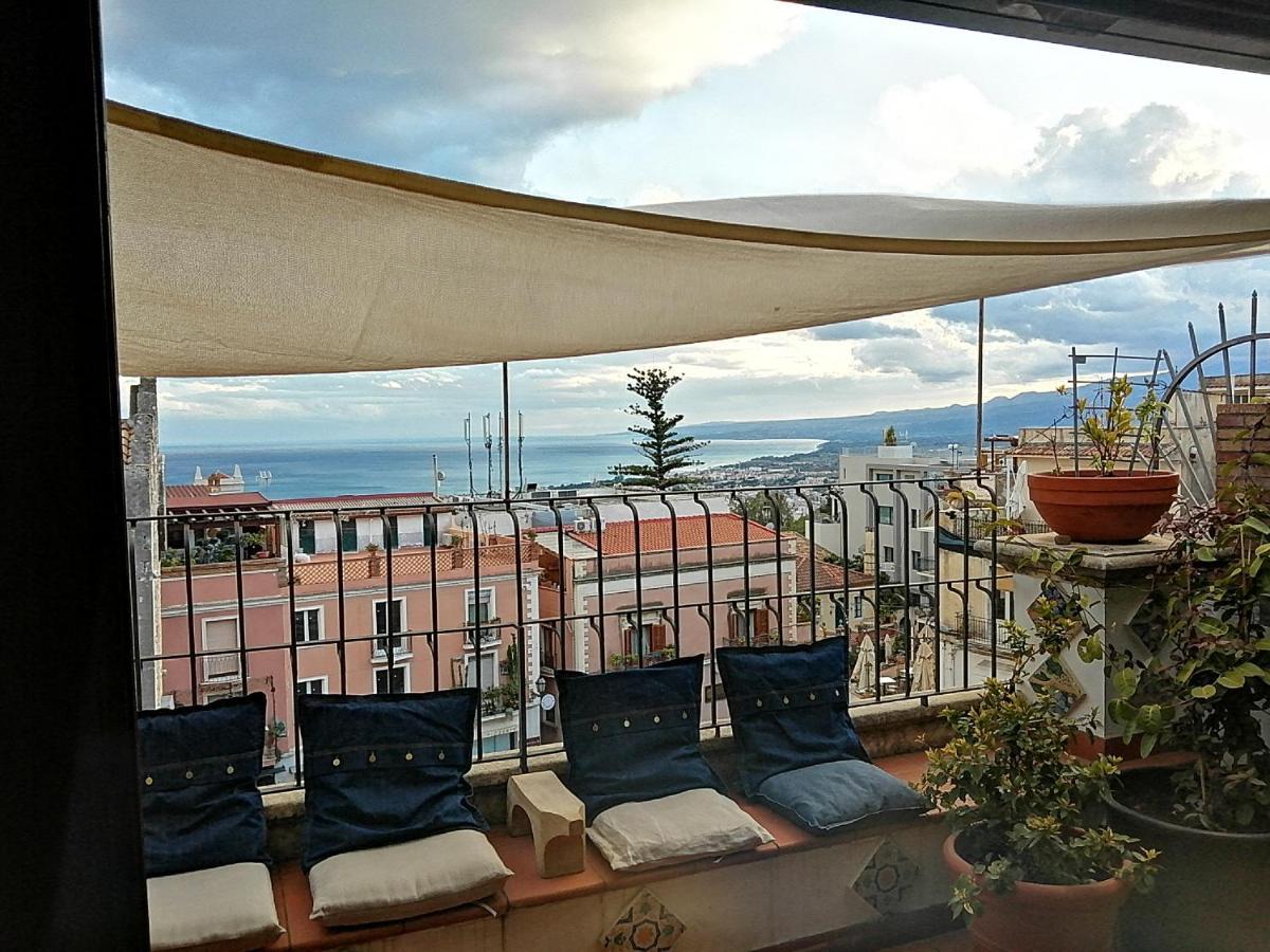 Aly Art Apartment Taormina Duomo, Gulf & Etna View Eksteriør bilde